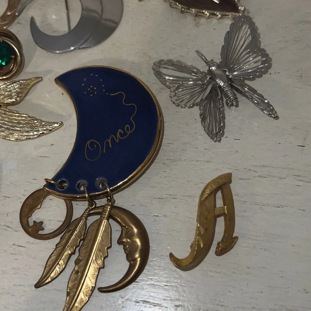 Lot Sarah Coventry & unmarked Vintage brooches
